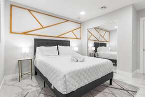 Villa Luxe - Modern by Glam Homes