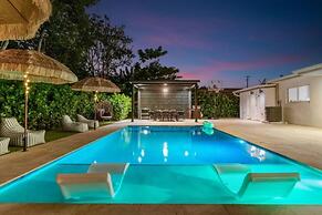 Villa Luxe - Modern by Glam Homes