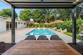 Villa Luxe - Modern by Glam Homes