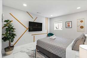 Villa Luxe - Modern by Glam Homes