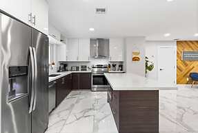 Villa Luxe - Modern by Glam Homes