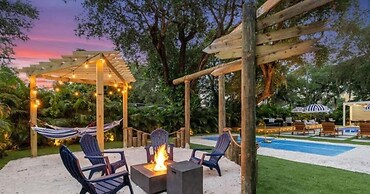 Entertaining Villa by Glam Homes