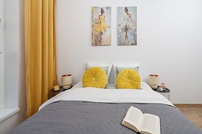 Lumina apartment with patio and parking