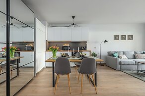 Lumina apartment with patio and parking