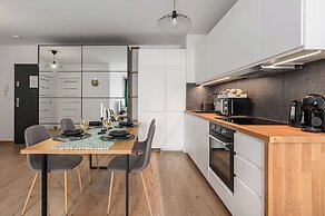 Lumina apartment with patio and parking