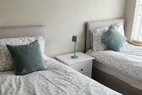 Parking - Garden - Wifi - Sleeps 4