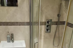Parking - Garden - Wifi - Sleeps 4