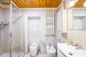 Quercia Design Home in the Center