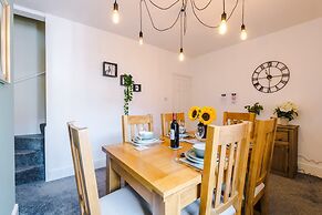 Modern House City Centre Perfect for Groups