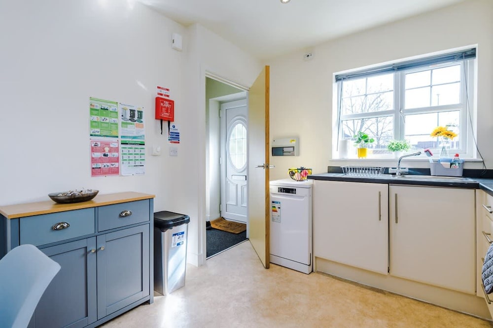 Spacious Home Ideal for Professionals Sleeps 8