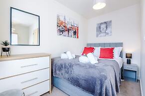 Spacious Home Ideal for Professionals Sleeps 8