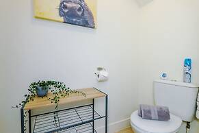 Spacious Home Ideal for Professionals Sleeps 8