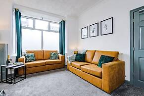 Perfect for Business Large Groups Sleeps 8