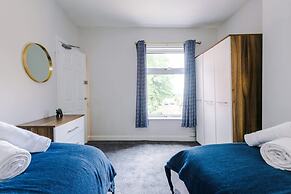 Perfect for Business Large Groups Sleeps 8