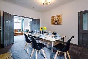 Perfect for Business Large Groups Sleeps 8