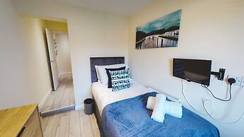 Perfect for Business Large Groups Sleeps 8