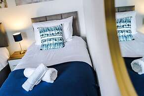 Perfect for Business Large Groups Sleeps 8