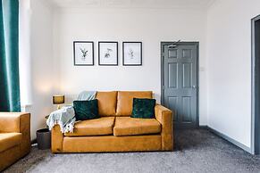 Perfect for Business Large Groups Sleeps 8