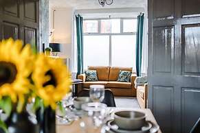 Perfect for Business Large Groups Sleeps 8