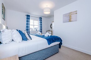 Modern House Ideal for Contractors Sleeps 8