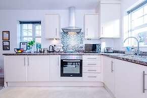 Modern House Ideal for Contractors Sleeps 8