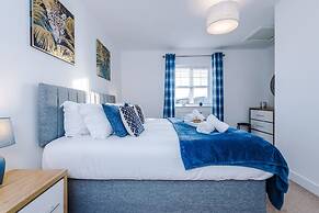 Modern House Ideal for Contractors Sleeps 8