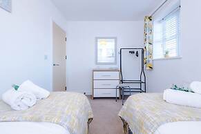 Modern House Ideal for Contractors Sleeps 8