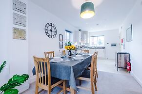Modern House Ideal for Contractors Sleeps 8