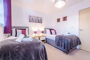 Modern House Ideal for Contractors Sleeps 8