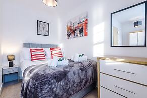 Modern House Ideal for Contractors Sleeps 8