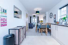 Modern House Ideal for Contractors Sleeps 8