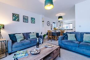 Modern House Ideal for Contractors Sleeps 8