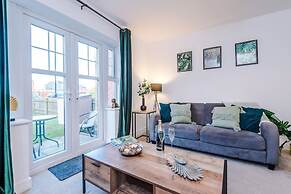 Modern House Ideal for Contractors Sleeps 8