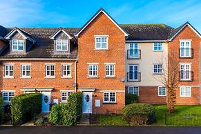 Modern House Ideal for Contractors Sleeps 8