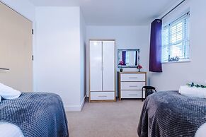 Modern House Ideal for Contractors Sleeps 8