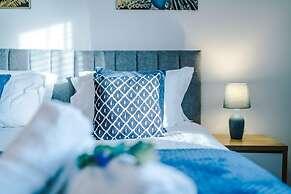 Modern House Ideal for Contractors Sleeps 8