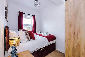 Stunning Home Perfect for Groups Free Parking