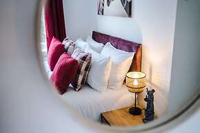 Stunning Home Perfect for Groups Free Parking