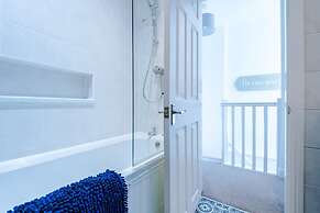 Stunning Home Perfect for Groups Free Parking