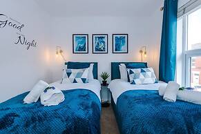 Stunning Home Perfect for Groups Free Parking