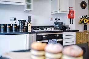 Stunning Home Perfect for Groups Free Parking
