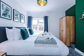 Pristine Home With Parking Ideal for Contractors