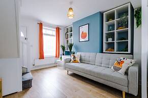 Stylish Home Incredible Location Sleeps 5