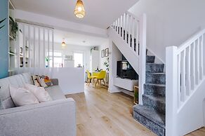 Stylish Home Incredible Location Sleeps 5