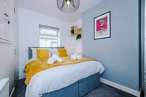 Stylish Home Incredible Location Sleeps 5