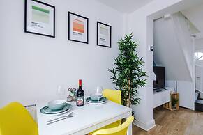 Stylish Home Incredible Location Sleeps 5