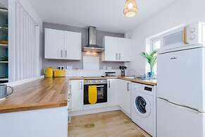 Stylish Home Incredible Location Sleeps 5