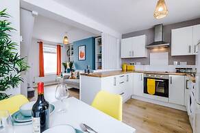 Stylish Home Incredible Location Sleeps 5
