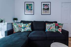 Stylish Spacious Home Great Location Sleeps 6