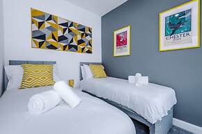 Stylish Spacious Home Great Location Sleeps 6